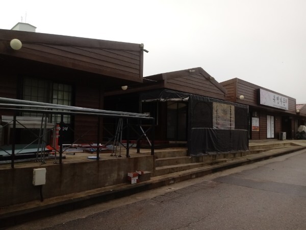 방치된 포장마차거리 건물