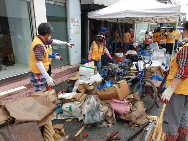 7일 오전 9시 익산시 창인동 매일·중앙시장 일대 침수 피해 복구 현장