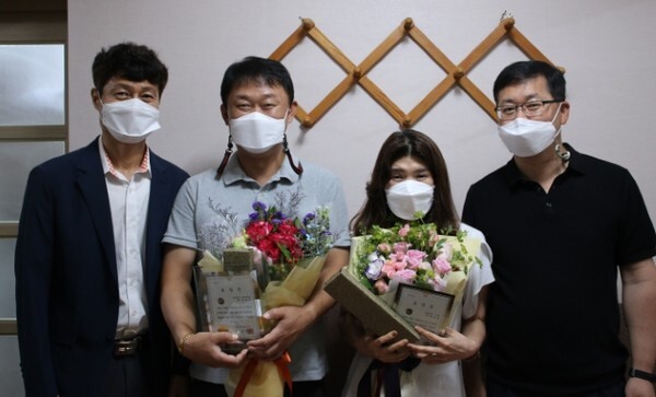 김영록 서장(오른쪽)