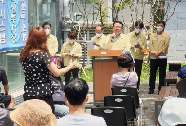 9일 익산시 창인동 침수피해 현장에서 진행된 주민설명회