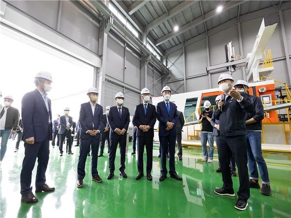 전북도와 자동차융합기술원은 지난 5월 17일 경기도와 자동차 대체인증부품 활성화를 위한 업무협약식을 가졌다. /사진 제공 = 자동차융합기술원