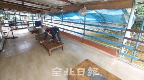 19일 전주시 우아동 왜망실계곡의 한 식당이 휴가철임에도 불구하고 코로나19 거리두기 격상으로 손님의 발길이 끊겨 텅 빈 모습을 보이고 있다. /사진 = 조현욱 기자