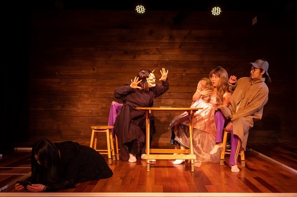 '택배 도난 사건' 공연 사진