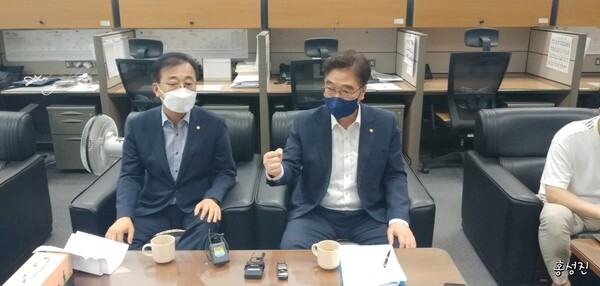 우원식 의원 기자 간담회 /사진 자료 = 연합뉴스