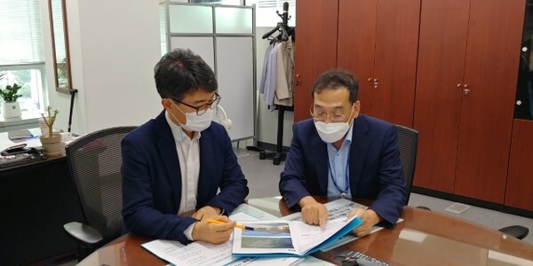 김완섭 예산총괄심의관과 최훈 행정부지사