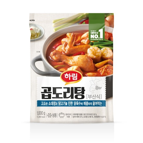 하림이 고소한 소대창과 야들야들한 닭고기를 활용해 새롭게 출시한 ‘하림 곱도리탕’ 제품