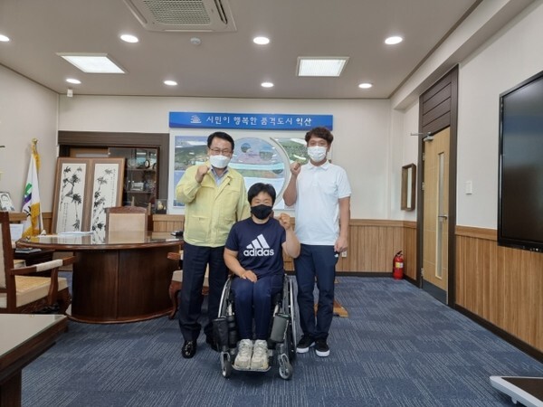 이도연 선수(가운데)