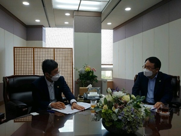 정헌율 익산시장과 안도걸 제2차관