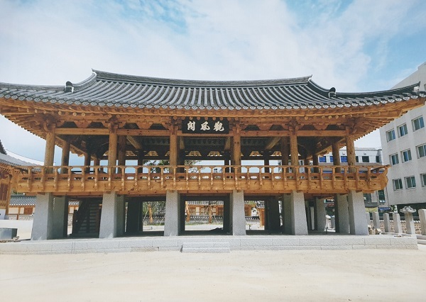 책에 실린 '완공 직후 관풍각의 모습'