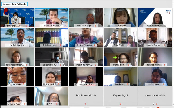 연수참여 예정인 연수대상자와 사전 오리엔테이션을 화상으로 진행하고 있다. /사진 제공 = 국민연금공단