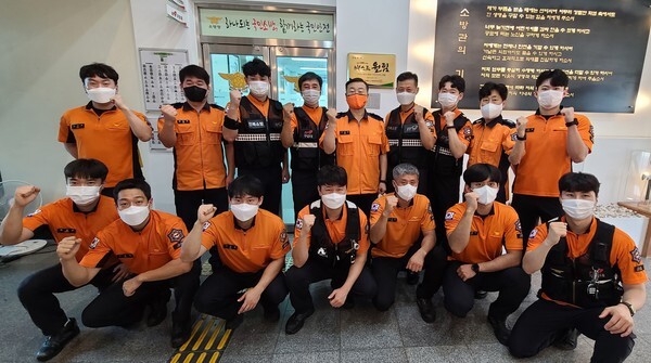 익산소방서 팔봉119안전센터 2팀 전북 제1호 ‘Best One Team’ 현판식 /익산소방서 제공