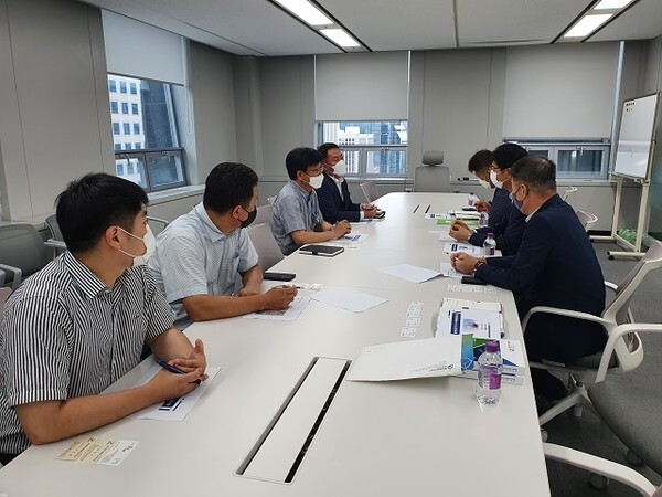 '전주시’와 ‘대한전문건설협회 전라북도회가 27일 전주 종광대 2구역 재개발 시공사인 동부건설 본사를 방문, 지역업체 하도급 참여확대를 요청하고 있다. /사진 제공 = 전문건설협회 전북도회