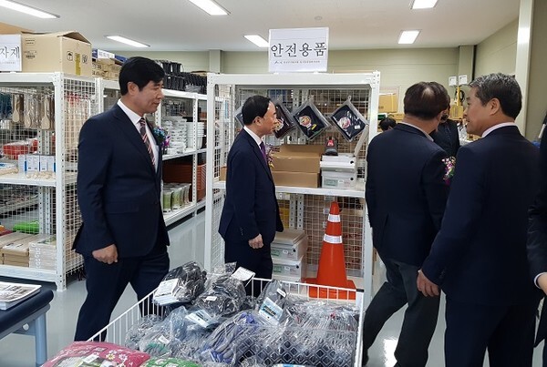 심민 임실군수가 임산물 판매센터 개장식에 방문한 모습