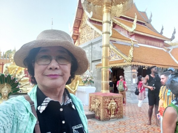 도이수텝 사원의 조윤수 작가