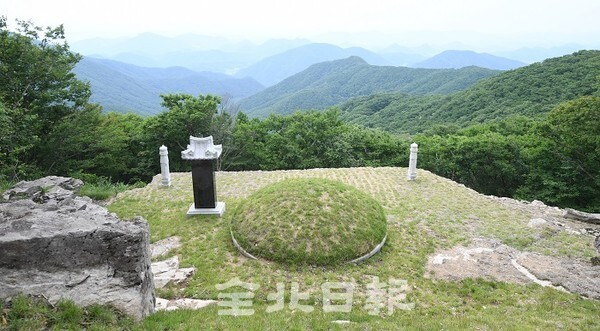 회문산에 위치한 임병찬 의병장의 묘 /사진 = 오세림 기자