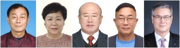 (왼쪽부터)이완재 씨(문화예술체육장), 박금옥 씨(애향봉사장), 조희민 씨(산업장), 김시봉 씨(노동장), 민윤기 씨(농림수산장)
