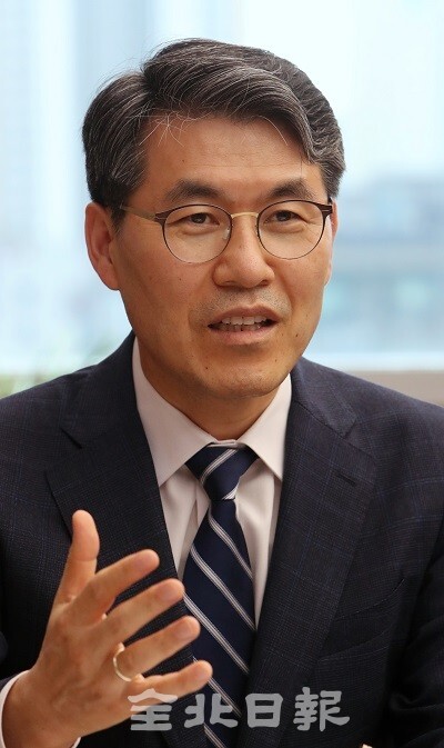 조봉업 전라북도 행정부지사가 전북일보와의 인터뷰에서 앞으로 해결해야 할 도정 현안을 말하고 있다. /사진 = 조현욱 기자