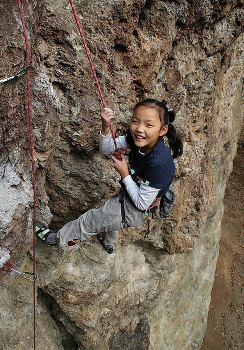 2013년 서채현 선수(당시나이 12세)가 선운산 투구바위를 오르고 있다.