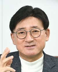 강인석 논설위원