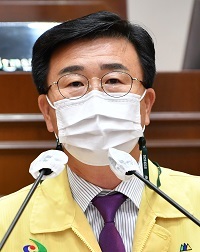 유의식의원 군정질문