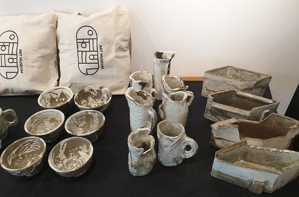 유휴열 화백이 직접 빚은 도기 작품