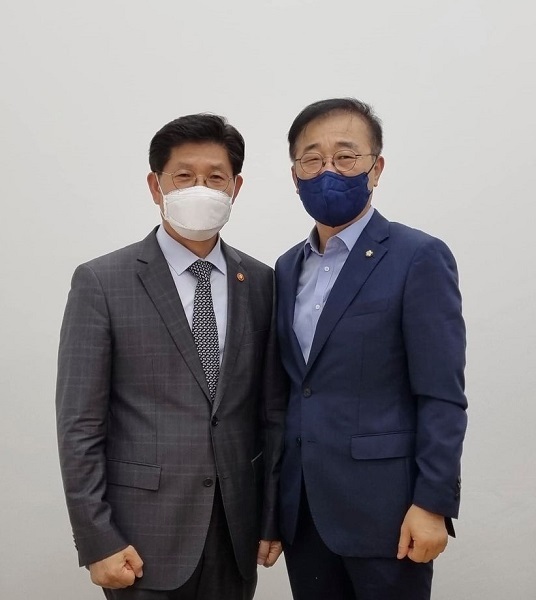 (왼쪽부터)노형욱 국토부 장관, 김윤덕 의원