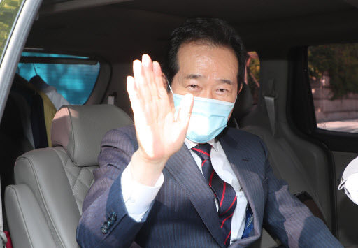 정세균 전 국무총리가 사퇴선언 후 국회 소통관을 나서고 있다 /사진 = 연합뉴스