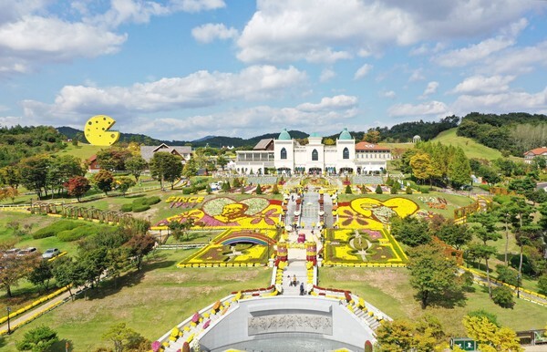 임실 치즈테마파크. 가을이면 색색 국화로 단장하고 관광객을 맞이한다. /사진제공=임실군