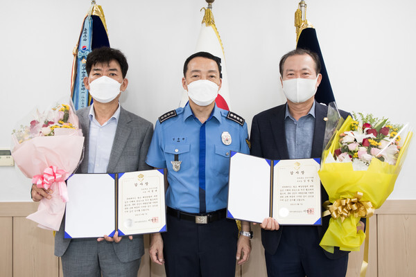 군산시의회 김영일 부의장(오른쪽), 나종대 의원