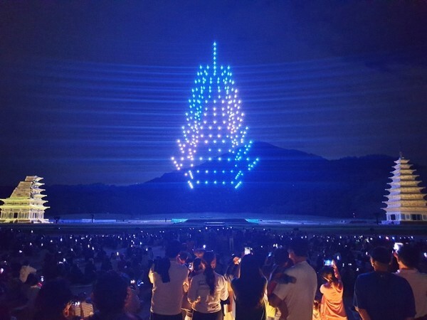 지난 25일 오후 8시 익산 미륵사지에서 펼쳐진 미디어아트쇼