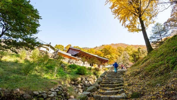 완주군에 위치한 화암사 