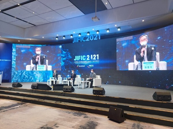 지난달 30일 전주 라한호텔에서 금융 전문가들이 ‘지역특화 금융산업 활성화 방안’을 주제로 발표를 진행하고 있다.