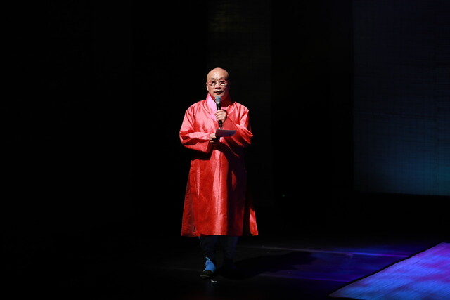 성금연류 가야금 산조와 서공철류 가야금 산조에 대해 해설하는 윤중강 국악평론가 사진제공=전주세계소리축제 조직위&nbsp;