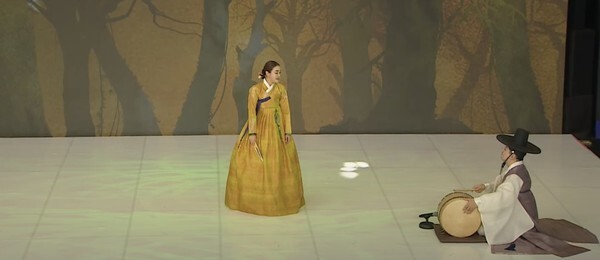 3일 전주소리문화의전당 야외공연장에서 흥보가를 열창하고 있는 젊은 소리꾼 박자희. 사진=전주세계소리축제 유튜브 영상 캡쳐