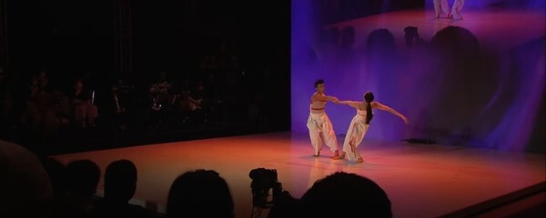 3일 전주소리문화의전당 야외공연장에서 프로젝트 담다와 가악프로젝트가 ‘석양’을 선보이고 있다. /사진 = 전주세계소리축제 유튜브 캡처