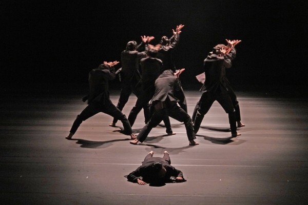 전통연희 ‘품바’에 현대적인 사운드와 무용을 입힌 ‘다크니스 품바’