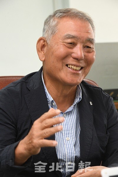 전주 샹그릴라CC 최영범 회장이 골프장 내 50만평 부지에 리조트 사업 승인으로 골프와 함께 워터파크, 눈썰매장 등 온 가족이 즐길 수 있는 레져단지 계획의 뜻을 전하고 있다. /사진 = 오세림 기자