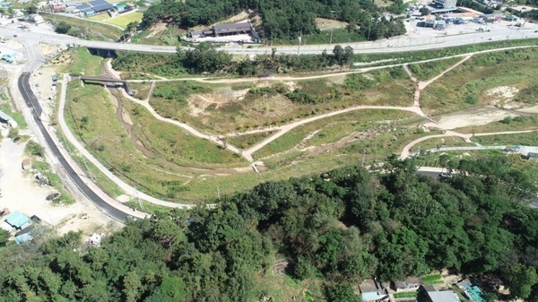 남원시 도시생태축 복원사업 대상지인 향교공원-광치천 구간.