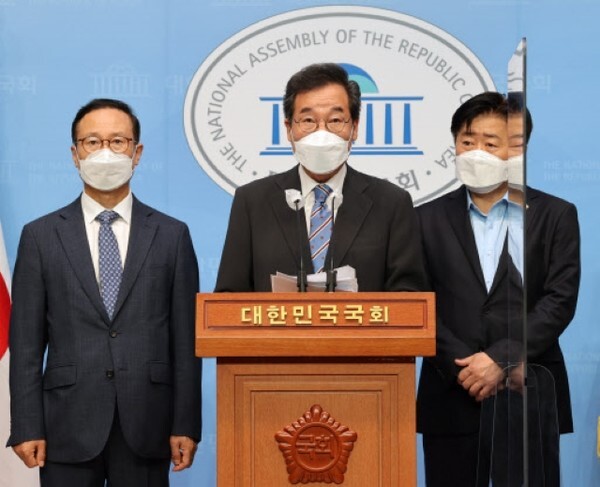 이낙연 민주당 경선 후보가 6일 국회소통관에서 신복지 공약을 발표하고 있다. /사진 = 국회사진기자단