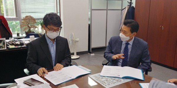 신원식 부지사가 국가예산 확보를 위한 기재부 핵심라인 설득에 나섰다.(김완섭 예산총괄심의관-신원식 정무부지사)