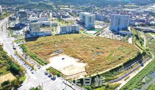 전북국제금융센터 건립 재원 마련에 비상이 걸리면서 5일 전북혁신도시 내 금융혁신클러스터 부지가 텅 비어 있다. /사진 = 전북일보 DB