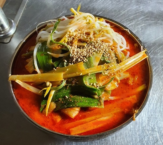 어울림계절맛집의 '순창 대파육개장'.