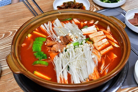 복두꺼비 식당의 '고추장 뚝배기 찌개'