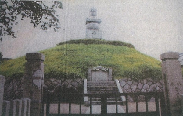 일본 교토(京都)시 히가시야마구(東山區) 풍신수길의 신사에서 가까운 곳에 있는 ‘귀 · 코무덤’.