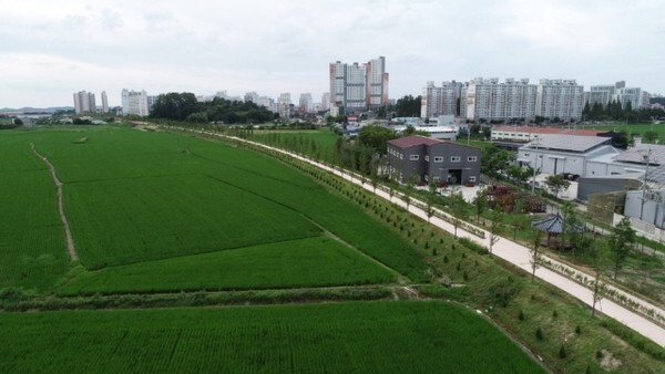 익산 인화공원 무장애나눔길 모습.