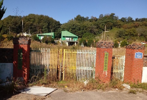 지난 2003년 폐교된 용화초등학교.