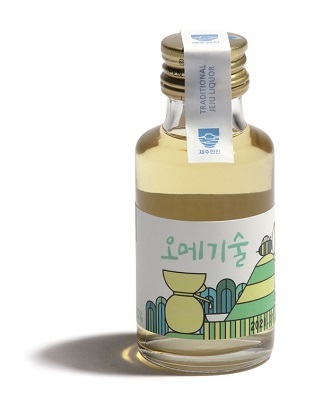 24회 공모전에서 금상을 수상한 제주한잔 전통주 미니어처 5종 세트. 패키지 전통주를 부담 없는 사이즈로 출시했다. /사진 제공 = 제주도