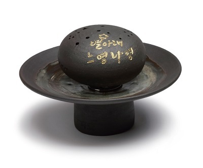 21회 공모전에서 수상한 금상. 현무암 몽돌이미지에서 은은한 멜로디와 빛을 품었다. /사진 제공 = 제주도