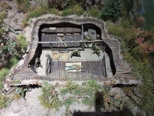 회문산 역사관 내 빨치산 사령부가 축소 모형으로 왜소하게 재현돼 있다.