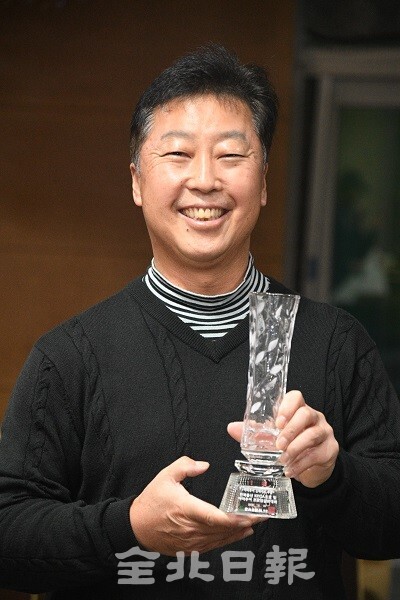 10일 전주 샹그릴라CC에서 개최된 ‘전북출신 KPGA 프로 및 아마추어 프로암 대회’에서 박부원 프로가 프로 부문 최종 우승을 차지했다. /사진 = 오세림 기자